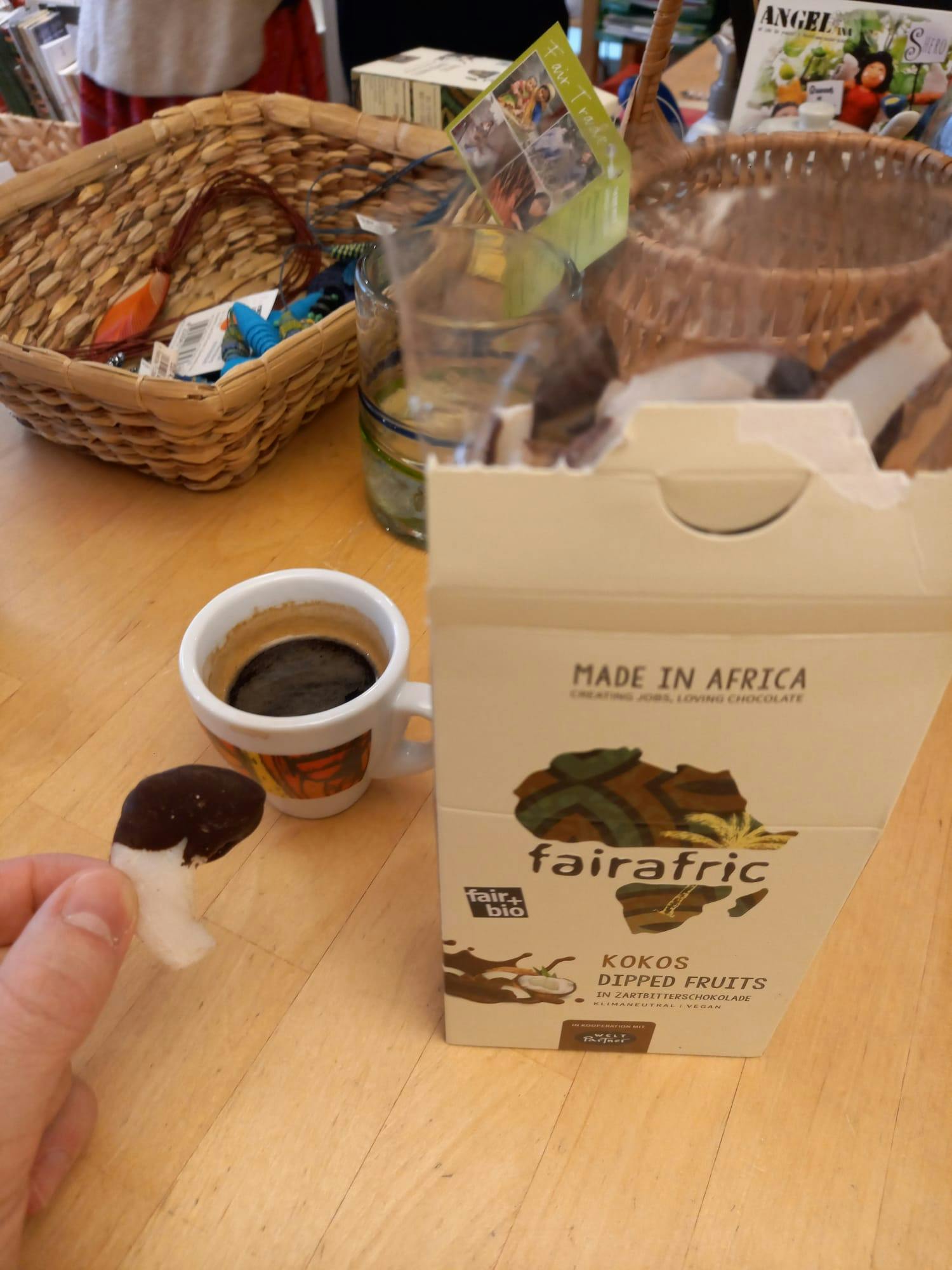 Fairtrade Kaffee und Kokos mit Schokolade im Weltladen Gneis